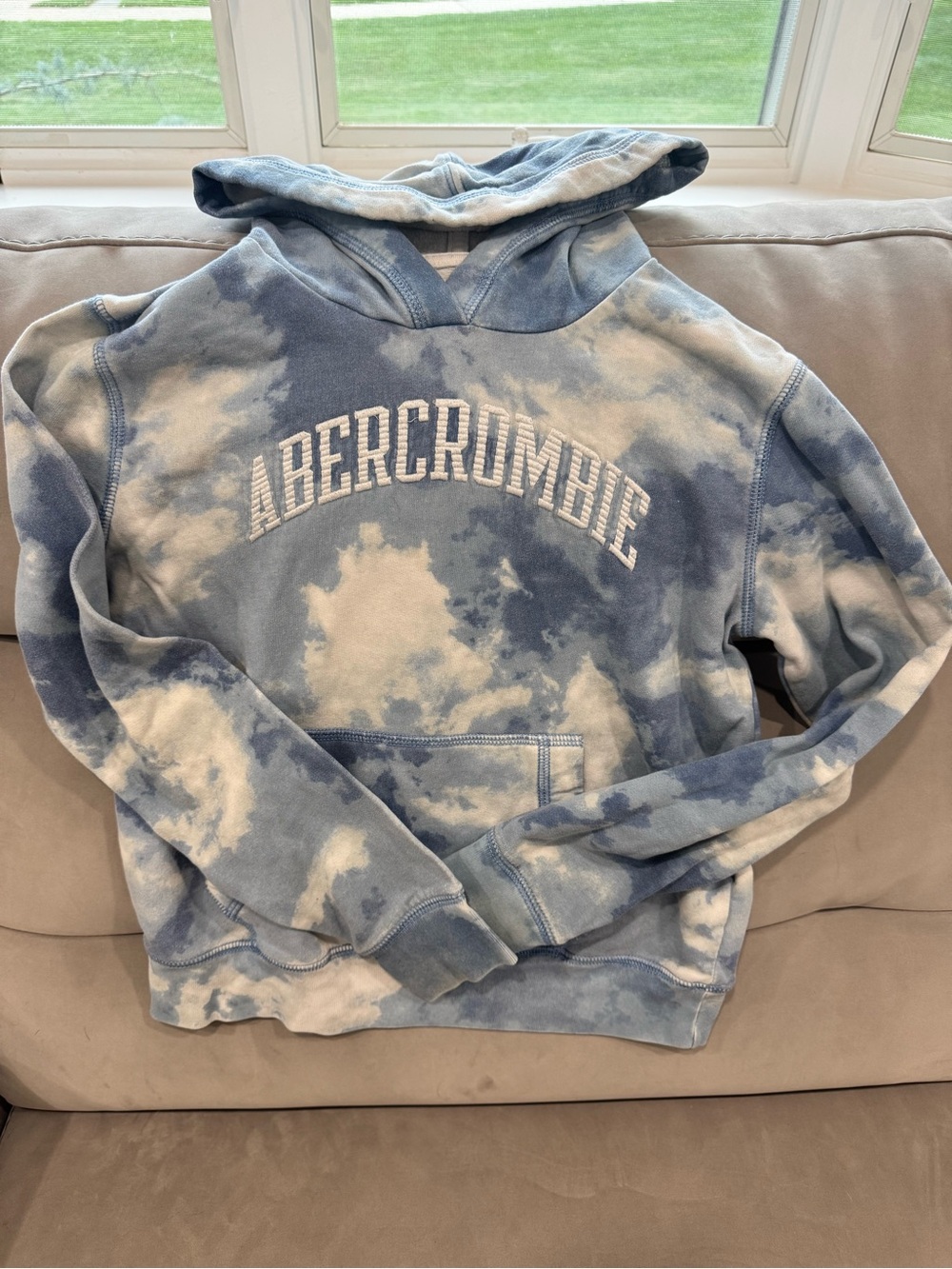 Abercrombie & Fitch Blue and White Tie-Dye Crewneck Hoodie